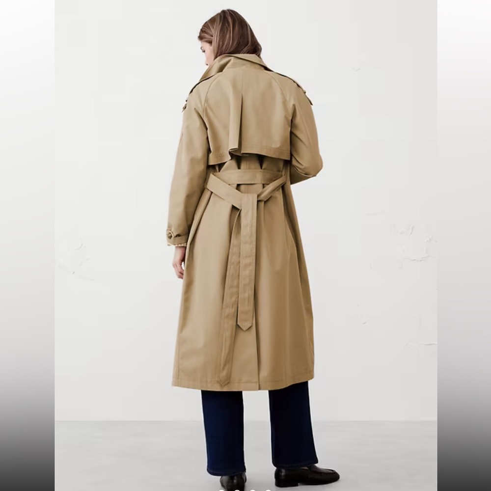NWOT Banana Republic Trench Coat. Size: Small